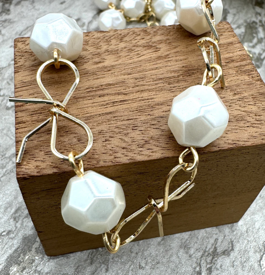 Vintage Pearl & Bow Necklace-Leetie Lovendale